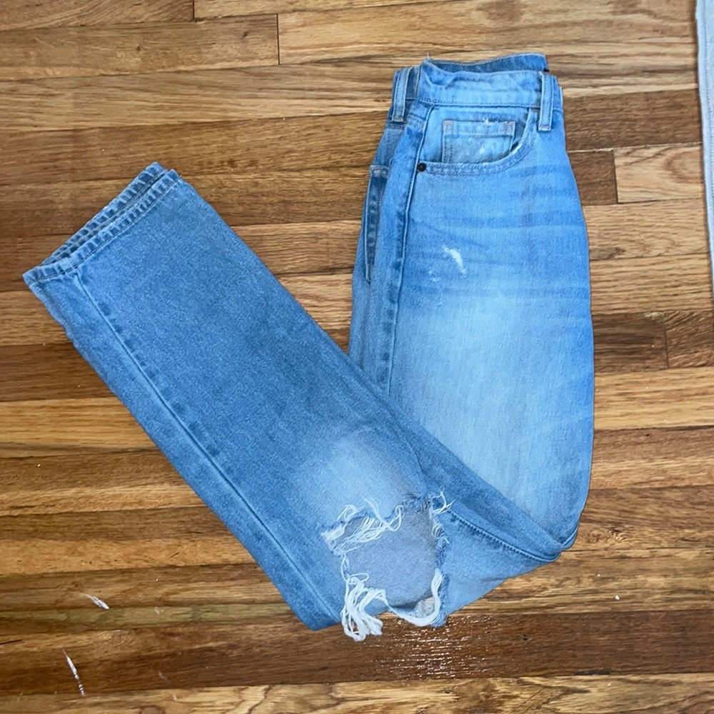 Ripped baggy jeans